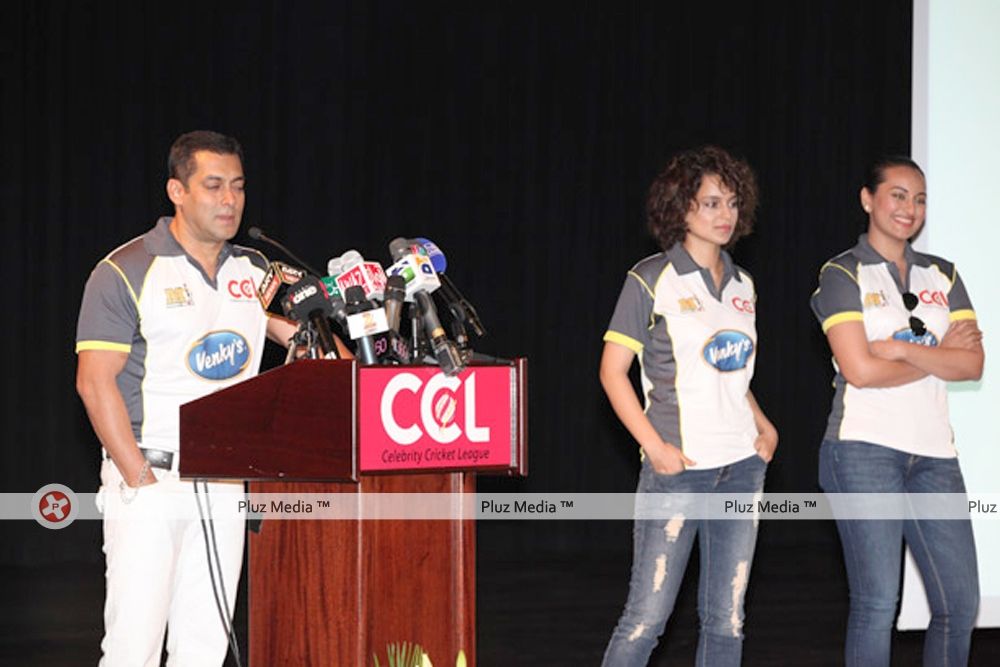 Stars at CCL Press Meet in Dubai - Pictures | Picture 124214